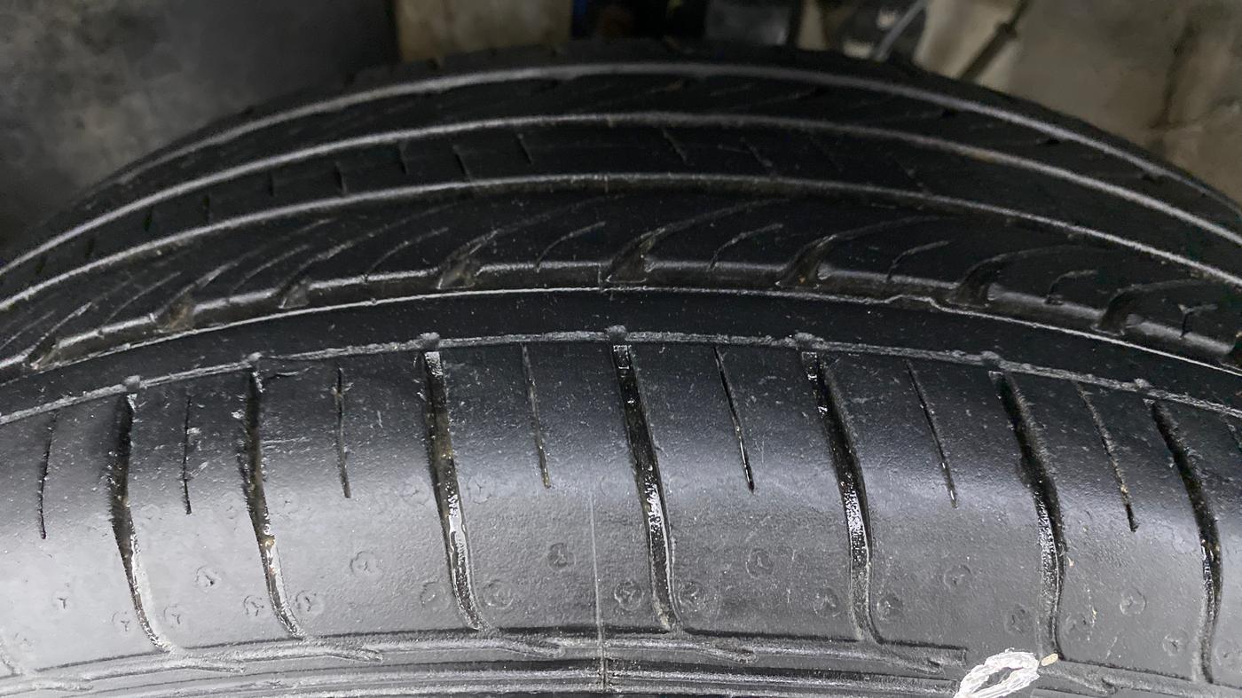 2021 Hyundai VENUE S MT 1.2 KAPPA, Petrol, Manual, 12,363 km, Left Front Tyre Tread