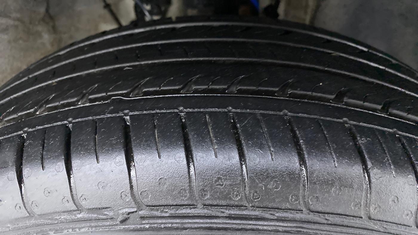 2021 Hyundai VENUE S MT 1.2 KAPPA, Petrol, Manual, 12,363 km, Right Front Tyre Tread