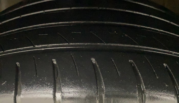 2019 Hyundai Elite i20 ASTA (O) CVT, Petrol, Automatic, 40,041 km, Left Front Tyre Tread