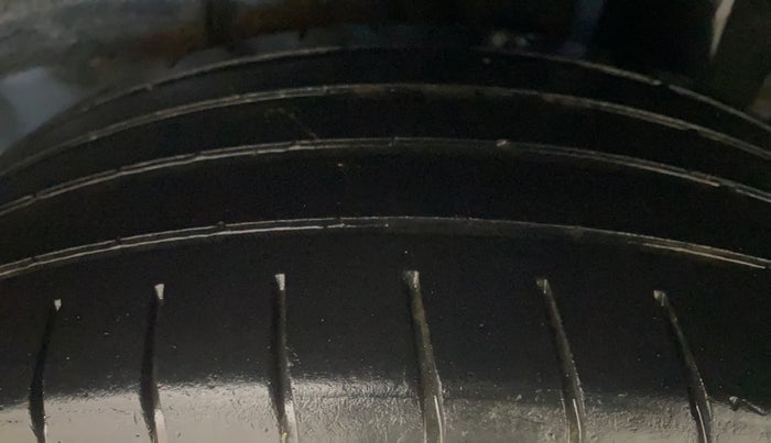 2019 Hyundai Elite i20 ASTA (O) CVT, Petrol, Automatic, 40,041 km, Left Rear Tyre Tread