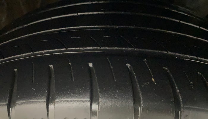 2019 Hyundai Elite i20 ASTA (O) CVT, Petrol, Automatic, 40,041 km, Right Front Tyre Tread