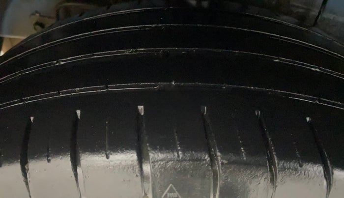 2019 Hyundai Elite i20 ASTA (O) CVT, Petrol, Automatic, 40,041 km, Right Rear Tyre Tread