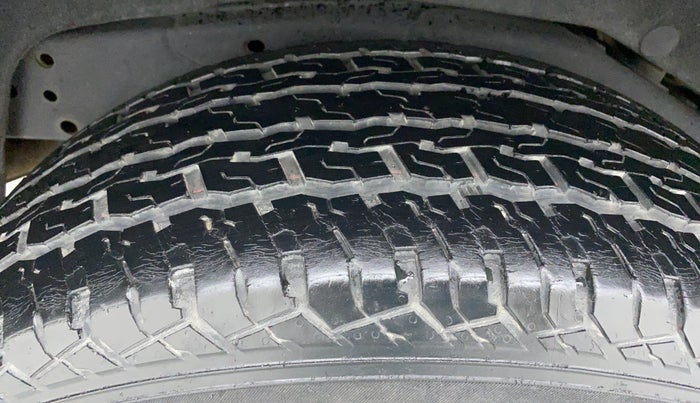 2016 Ford Endeavour 2.2l 4X4 MT Trend, Diesel, Manual, 79,463 km, Right Rear Tyre Tread