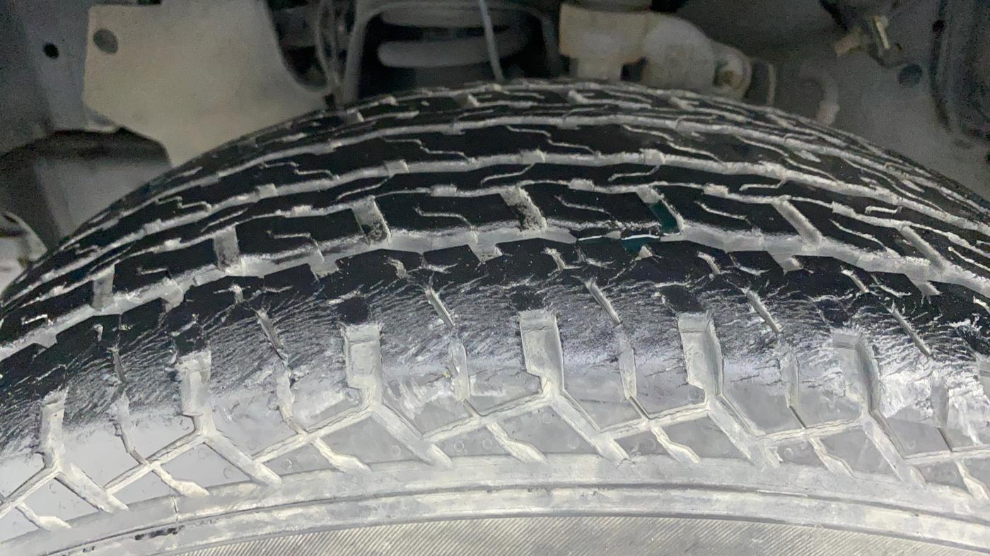 2016 Ford Endeavour 2.2l 4X4 MT Trend, Diesel, Manual, 79,463 km, Left Front Tyre Tread