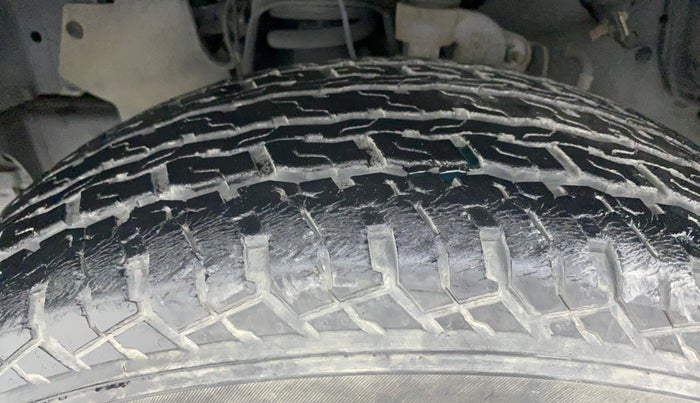 2016 Ford Endeavour 2.2l 4X4 MT Trend, Diesel, Manual, 79,463 km, Left Front Tyre Tread