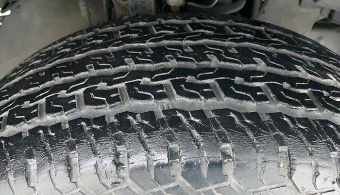 2016 Ford Endeavour 2.2l 4X4 MT Trend, Diesel, Manual, 79,463 km, Right Front Tyre Tread