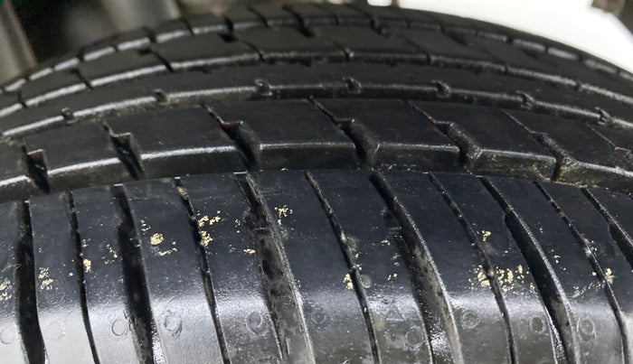 2010 Maruti Alto K10 LXI P, Petrol, Manual, 33,888 km, Left Rear Tyre Tread