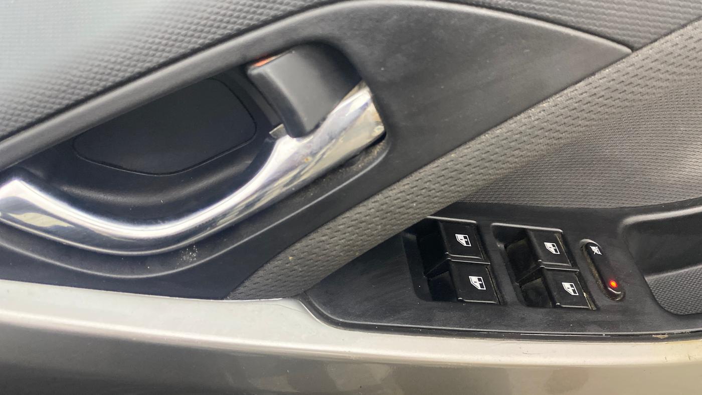 2017 Tata NEXON XZ PLUS DIESEL, Diesel, Manual, 92,973 km, Driver Side Door Panels Control