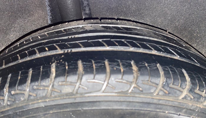 2016 Maruti Baleno DELTA DIESEL 1.3, Diesel, Manual, 65,738 km, Right Rear Tyre Tread