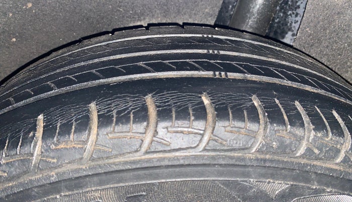 2016 Maruti Baleno DELTA DIESEL 1.3, Diesel, Manual, 65,738 km, Left Rear Tyre Tread