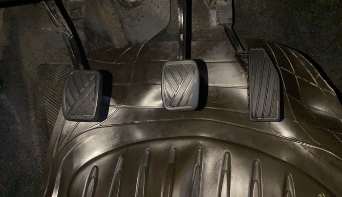 2016 Maruti Baleno DELTA DIESEL 1.3, Diesel, Manual, 65,738 km, Pedals