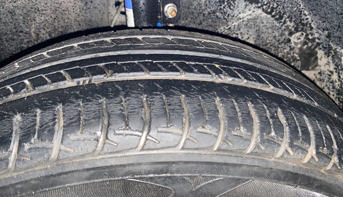 2016 Maruti Baleno DELTA DIESEL 1.3, Diesel, Manual, 65,738 km, Right Front Tyre Tread