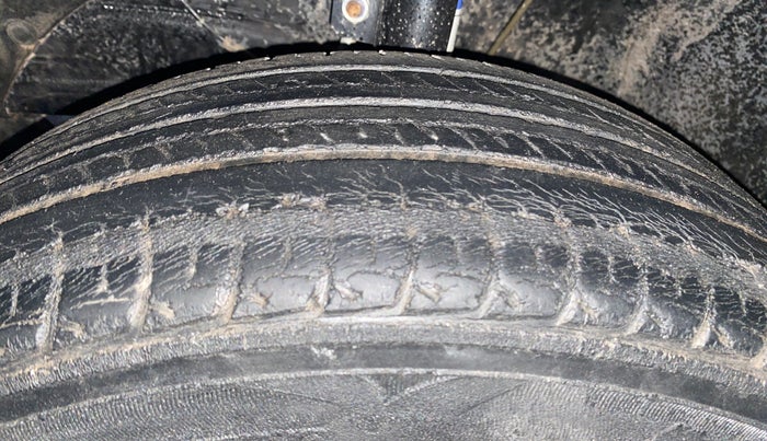 2016 Maruti Baleno DELTA DIESEL 1.3, Diesel, Manual, 65,738 km, Left Front Tyre Tread