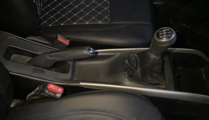 2016 Maruti Baleno DELTA DIESEL 1.3, Diesel, Manual, 65,738 km, Gear Lever