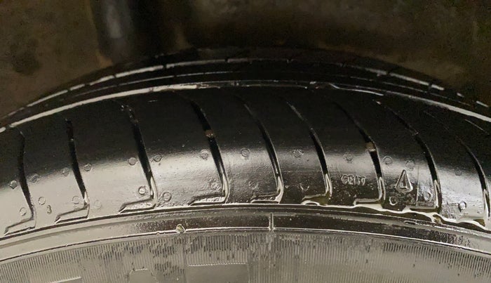 2013 Honda City 1.5L I-VTEC S MT, Petrol, Manual, 1,15,949 km, Right Rear Tyre Tread
