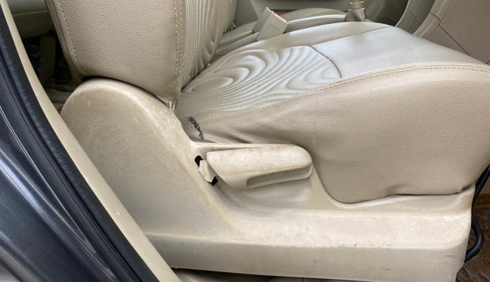 2015 Maruti Ertiga VXI CNG, CNG, Manual, 81,031 km, Driver Side Adjustment Panel