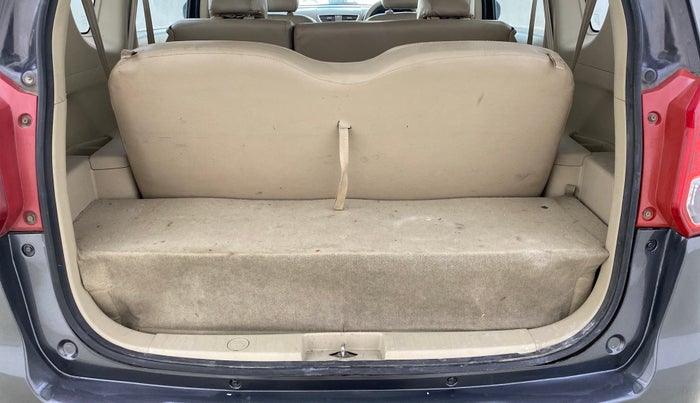 2015 Maruti Ertiga VXI CNG, CNG, Manual, 81,031 km, Boot Inside