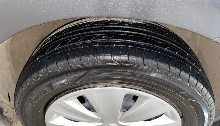 2015 Maruti Ertiga VXI CNG, CNG, Manual, 81,031 km, Right Front Tyre Tread