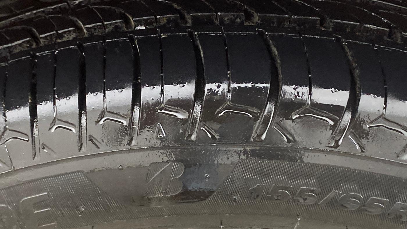 2014 Maruti Wagon R Stingray VXI, Petrol, Manual, 30,613 km, Right Front Tyre Tread