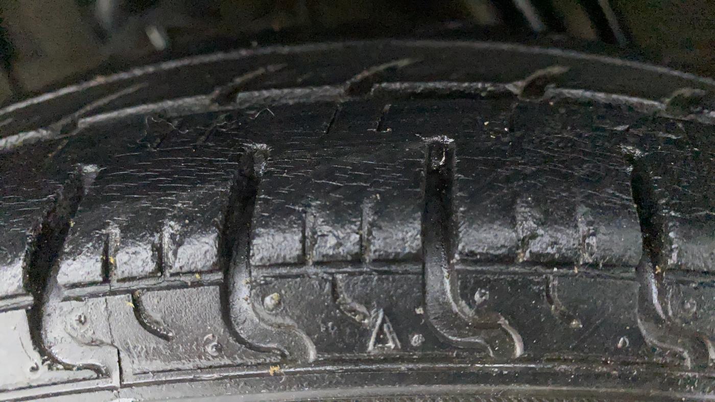 2017 Renault Kwid CLIMBER 1.0 AMT, Petrol, Automatic, 55,353 km, Right Rear Tyre Tread