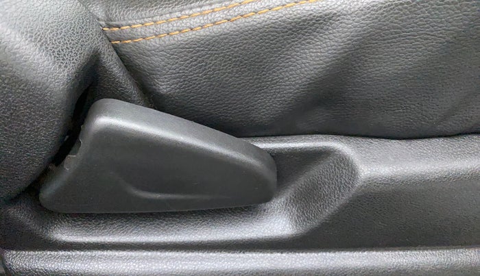 2017 Renault Kwid CLIMBER 1.0 AMT, Petrol, Automatic, 55,353 km, Driver Side Adjustment Panel