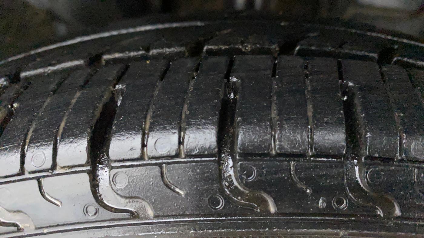 2017 Renault Kwid CLIMBER 1.0 AMT, Petrol, Automatic, 55,353 km, Right Front Tyre Tread