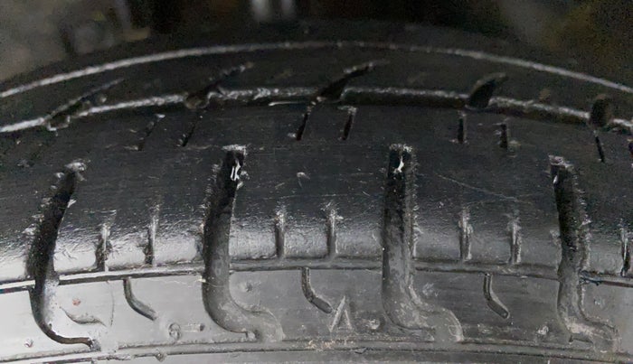 2017 Renault Kwid CLIMBER 1.0 AMT, Petrol, Automatic, 55,353 km, Left Front Tyre Tread
