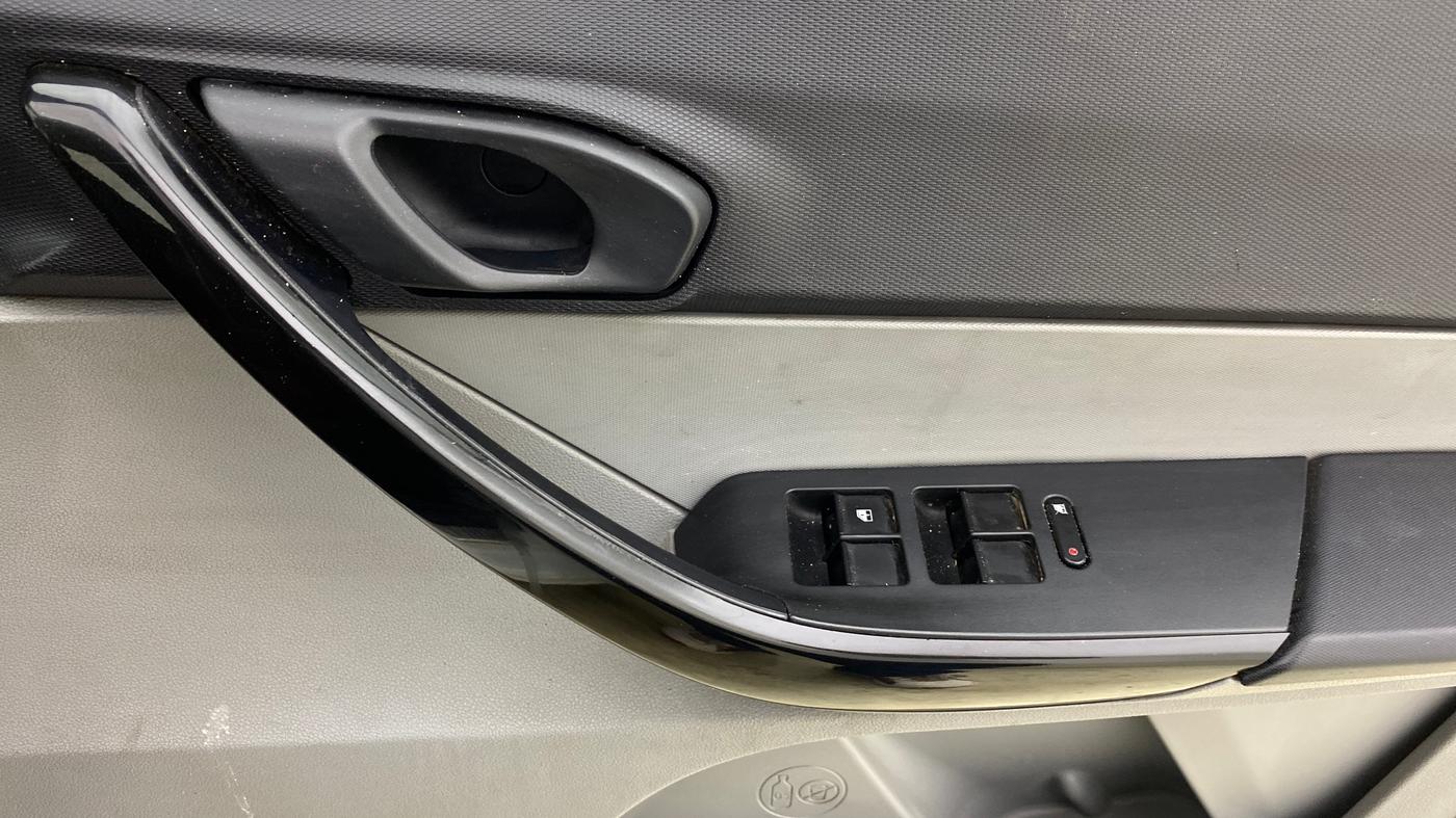 2020 Tata Tiago XT PETROL, Petrol, Manual, 31,698 km, Driver Side Door Panels Control