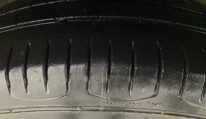 2013 Hyundai i10 MAGNA 1.1, Petrol, Manual, 59,689 km, Right Front Tyre Tread