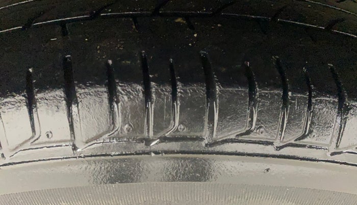 2013 Hyundai i10 MAGNA 1.1, Petrol, Manual, 59,689 km, Right Rear Tyre Tread