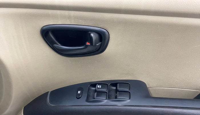 2013 Hyundai i10 MAGNA 1.1, Petrol, Manual, 59,689 km, Driver Side Door Panels Control