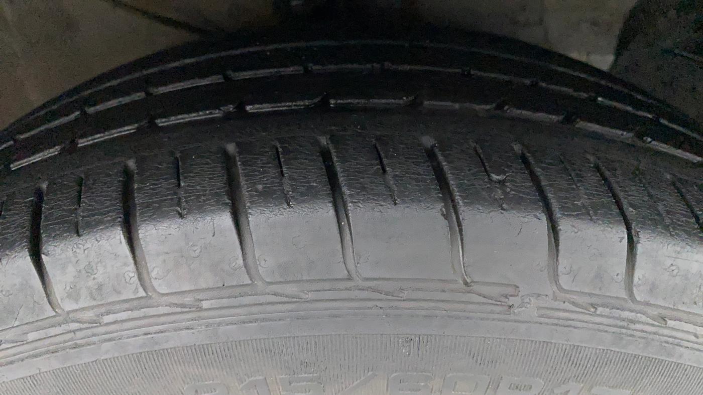 2017 Hyundai Creta 1.6 SX PLUS AUTO PETROL, Petrol, Automatic, 38,308 km, Right Front Tyre Tread