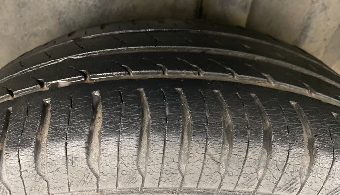2010 Maruti Swift Dzire ZXI 1.2 BS IV, Petrol, Manual, 27,417 km, Left Rear Tyre Tread