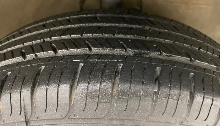 2010 Maruti Swift Dzire ZXI 1.2 BS IV, Petrol, Manual, 27,417 km, Right Front Tyre Tread