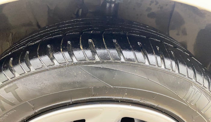 2017 Hyundai Grand i10 MAGNA 1.2 KAPPA VTVT, CNG, Manual, 55,274 km, Right Front Tyre Tread