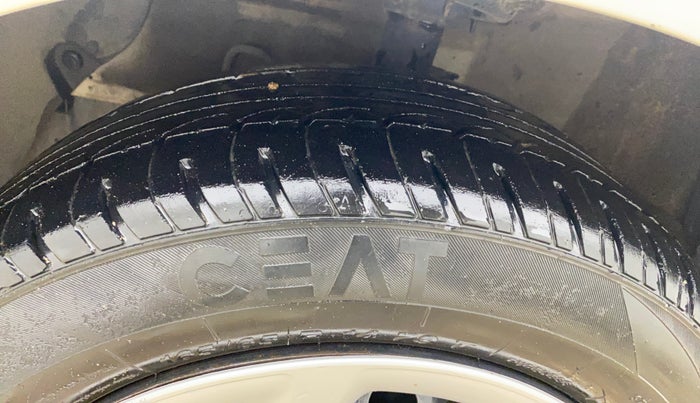 2017 Hyundai Grand i10 MAGNA 1.2 KAPPA VTVT, CNG, Manual, 55,274 km, Left Front Tyre Tread