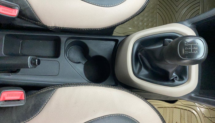 2017 Hyundai Grand i10 MAGNA 1.2 KAPPA VTVT, CNG, Manual, 55,274 km, Gear Lever