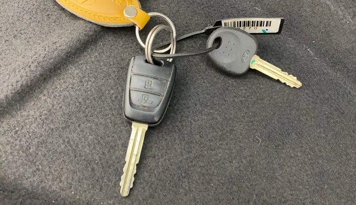 2017 Hyundai Grand i10 MAGNA 1.2 KAPPA VTVT, CNG, Manual, 55,274 km, Key Close Up