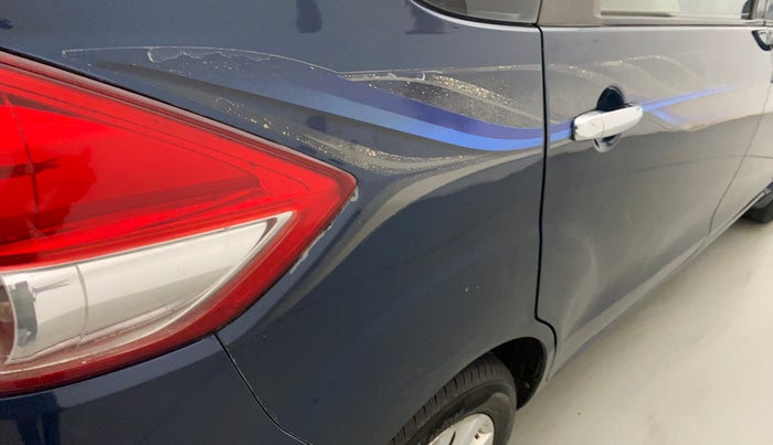 2014 Maruti Ertiga VXI CNG, CNG, Manual, 89,029 km, Right quarter panel - Slightly dented