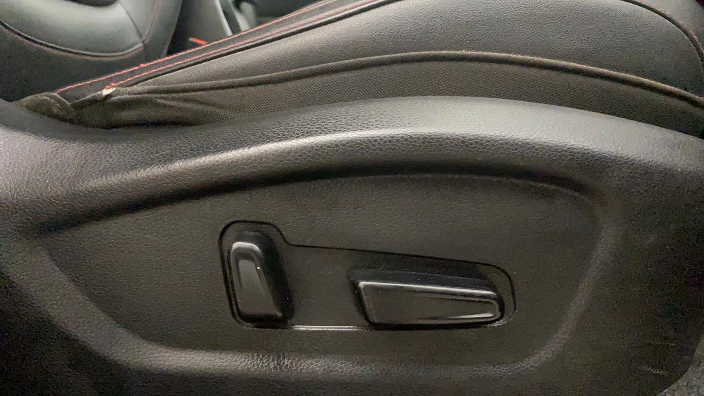 2021 KIA SELTOS GTX PLUS AT 1.5 DIESEL, Diesel, Automatic, 1,23,234 km, Driver Side Adjustment Panel