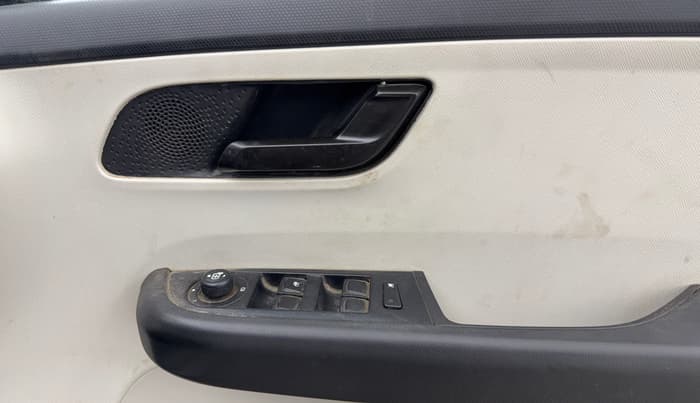 2022 Tata ALTROZ XM PLUS PETROL, Petrol, Manual, 63,153 km, Driver Side Door Panels Control