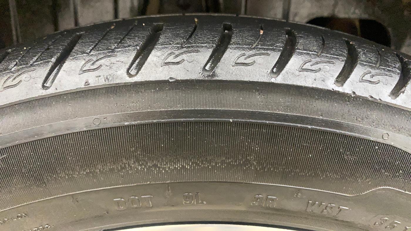 2019 Mahindra XUV300 W8 (O) 1.5 DIESEL, Diesel, Manual, 72,217 km, Right Rear Tyre Tread