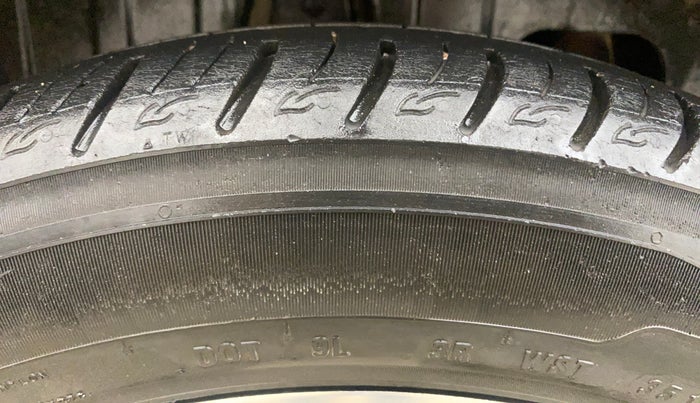 2019 Mahindra XUV300 W8 (O) 1.5 DIESEL, Diesel, Manual, 72,217 km, Right Rear Tyre Tread