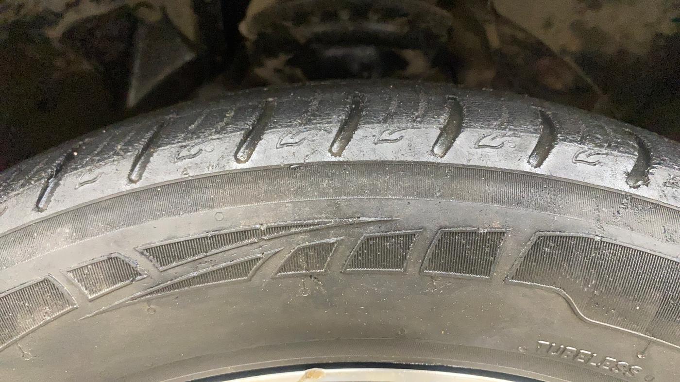 2019 Mahindra XUV300 W8 (O) 1.5 DIESEL, Diesel, Manual, 72,217 km, Right Front Tyre Tread