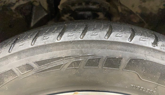 2019 Mahindra XUV300 W8 (O) 1.5 DIESEL, Diesel, Manual, 72,217 km, Right Front Tyre Tread