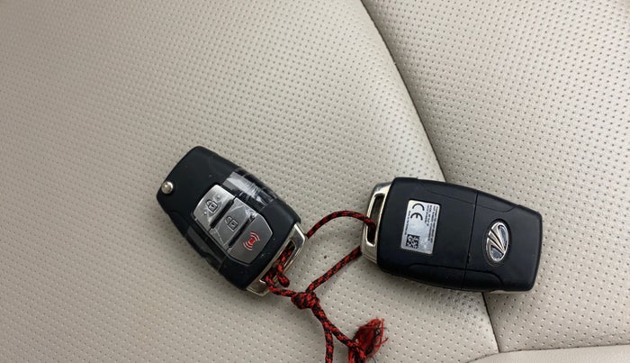 2019 Mahindra XUV300 W8 (O) 1.5 DIESEL, Diesel, Manual, 72,217 km, Key Close Up