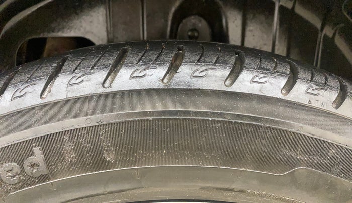 2019 Mahindra XUV300 W8 (O) 1.5 DIESEL, Diesel, Manual, 72,217 km, Left Rear Tyre Tread