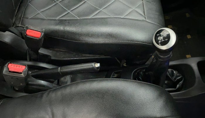 2013 Maruti Wagon R Stingray VXI, Petrol, Manual, 49,149 km, Gear Lever