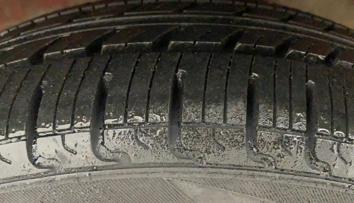 2013 Maruti Wagon R Stingray VXI, Petrol, Manual, 49,149 km, Left Front Tyre Tread