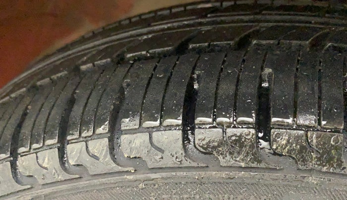 2013 Maruti Wagon R Stingray VXI, Petrol, Manual, 49,149 km, Right Front Tyre Tread